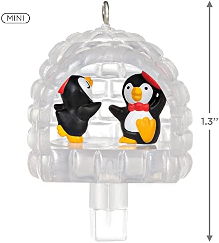 Hallmark Keepsake 1,3 Minijaturni božićni ukras 2021, Mini Igloo Twirl-About Penguins, Motion