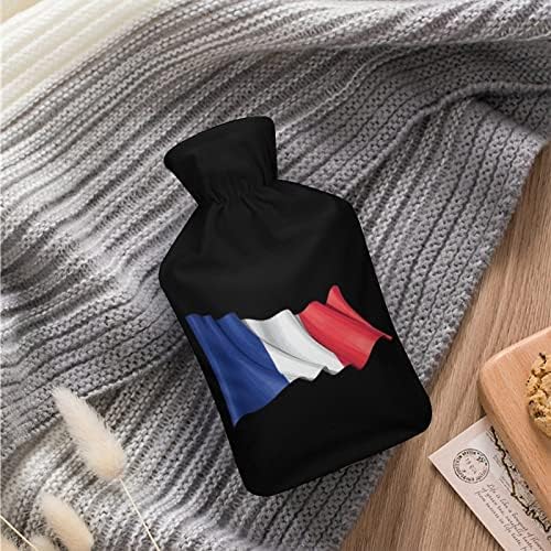 Francuska zastava guma boca s toplom vodom s rukom poklopca rukama stopala toplija vreća s toplom vodom